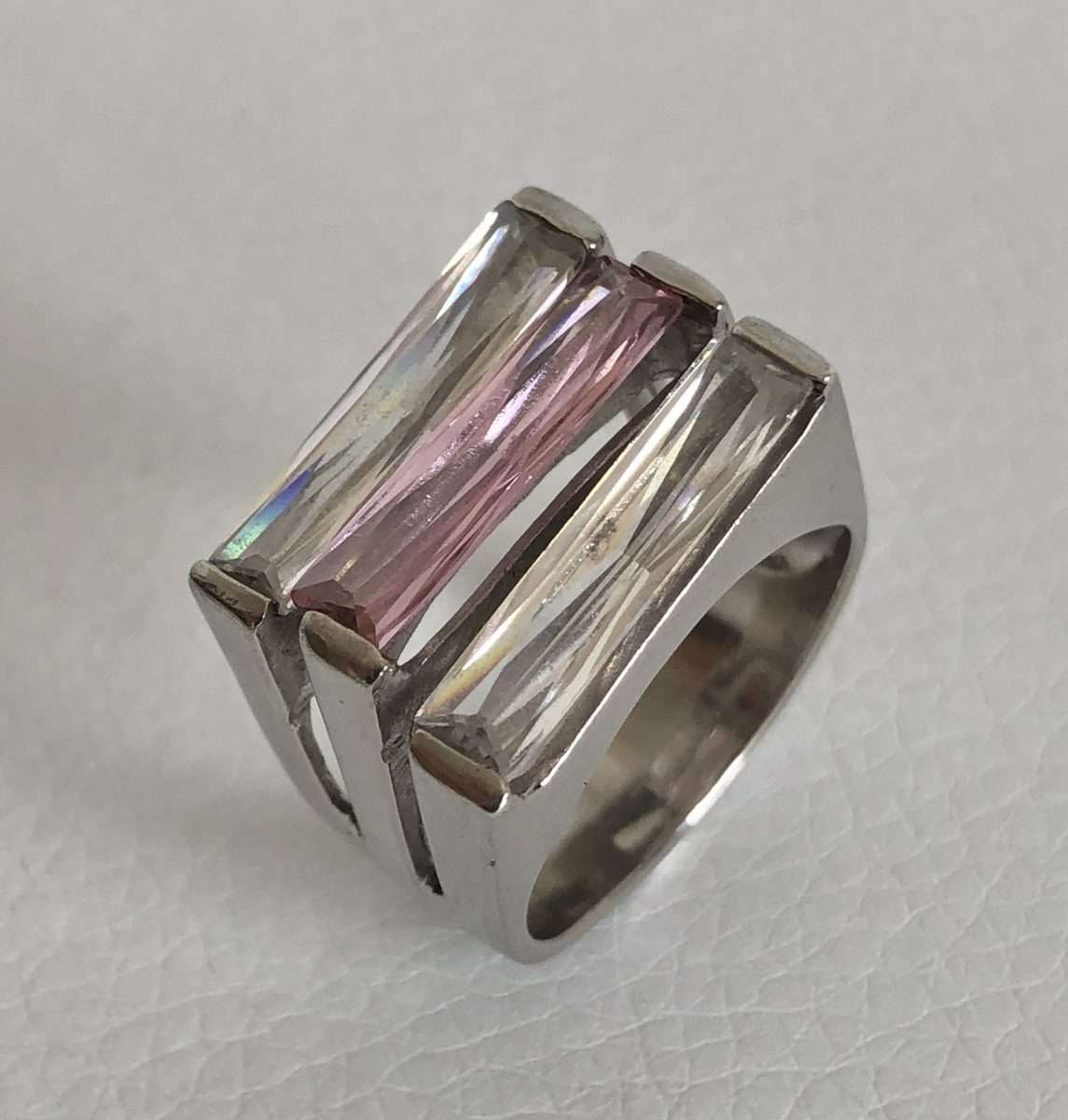 925 silver Ring, Wide Square shaped ring with stripes 2 clear Stone stripes with pink in the Middle