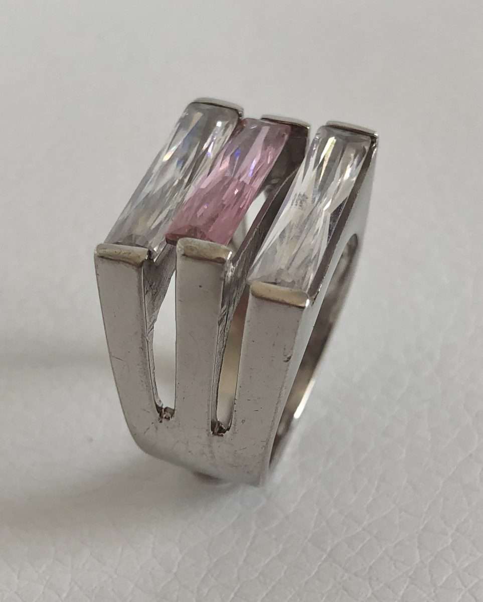 925 silver Ring, Wide Square shaped ring with stripes 2 clear Stone stripes with pink in the Middle