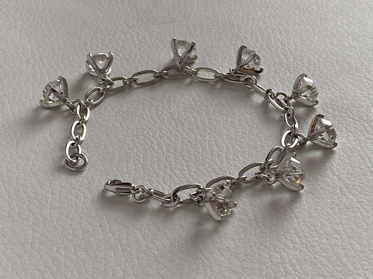 Swarovski Bracelet With Drop Crystals #ML627 R590.00 | Dimensions: 195mm by 4mm