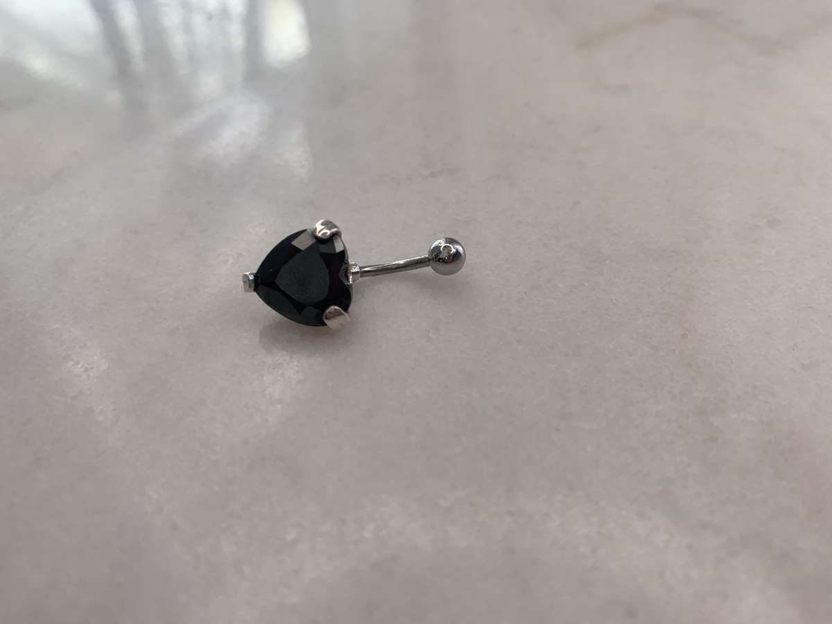 925 Silver Belly Ring With Dark Heart Shaped Stone