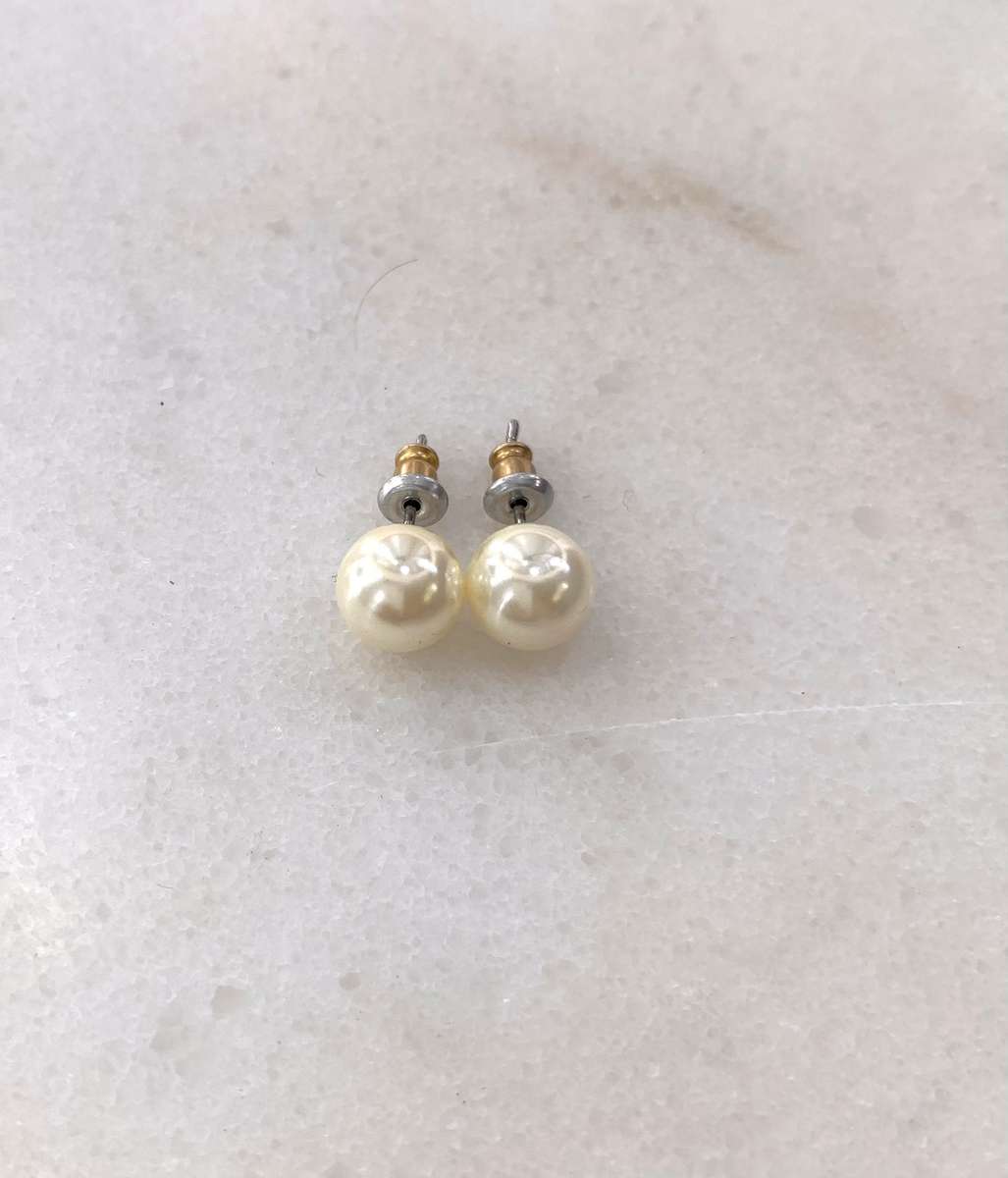 Earrings - Studs With Pearly Bead #ML947