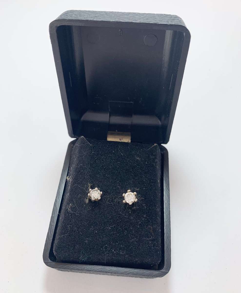 Earrings - Studs with Diamante. Silver Colour #ML1077 R195.00 | Dimensions: Diamante 5mm D