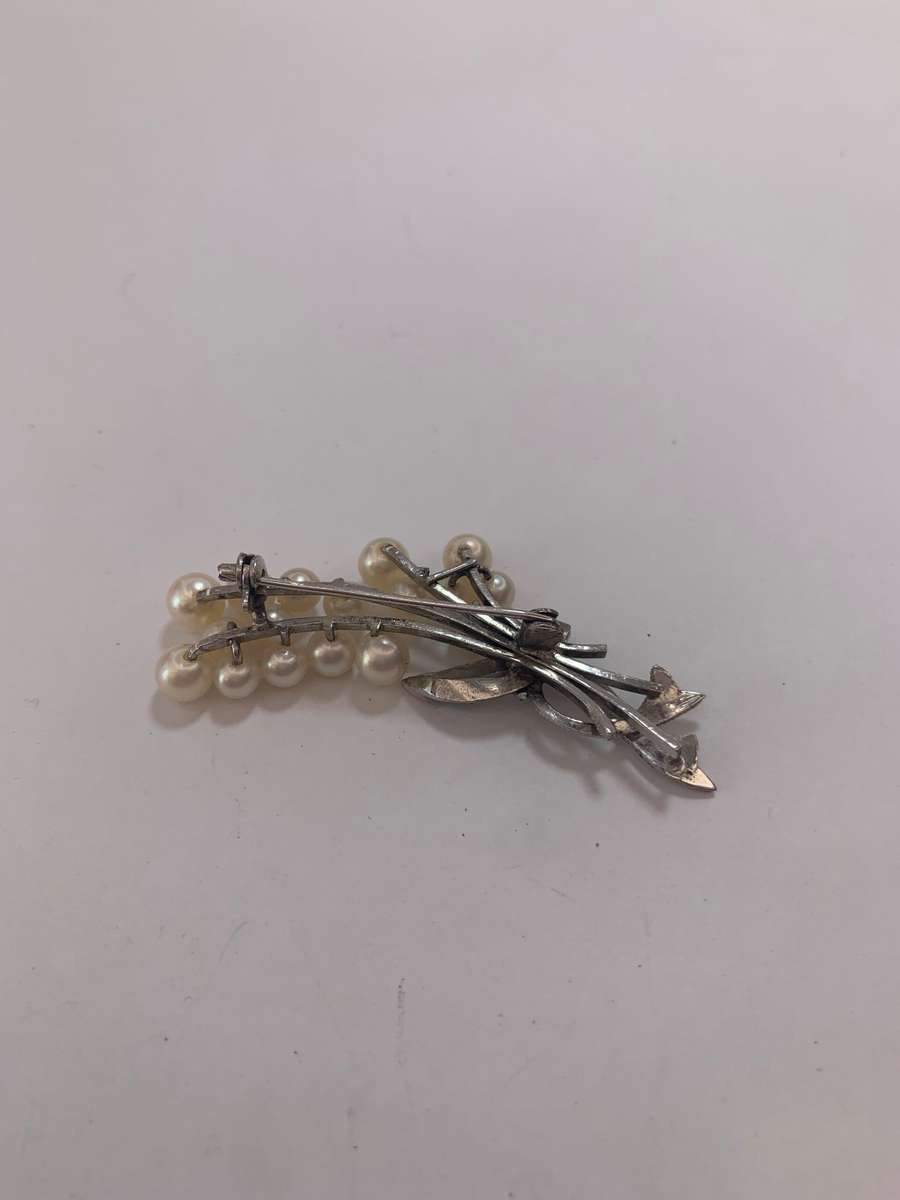 Brooch - Vintage Silver Brooch With Pearls and Bow #ML1147 R295.00 | Dimensions: 55mm x 20mm