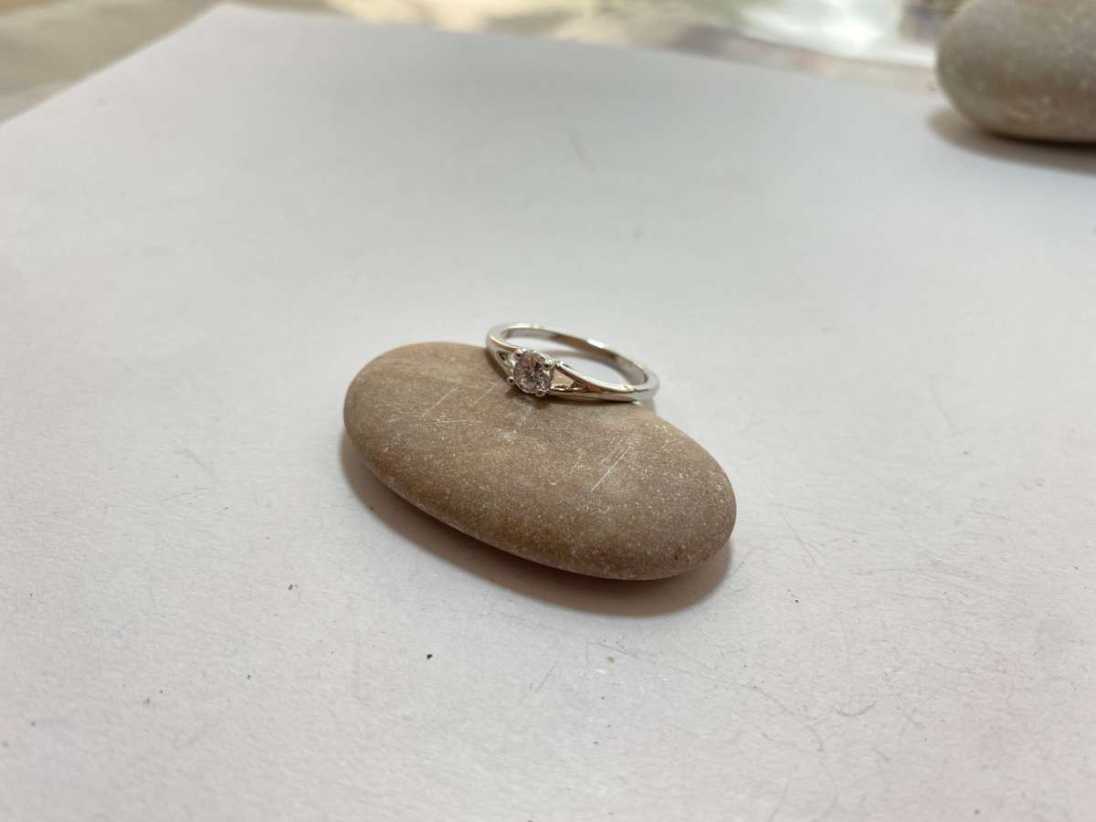 Ring - Clear Centre Stone on Plain Band. Silver Colour #ML1366