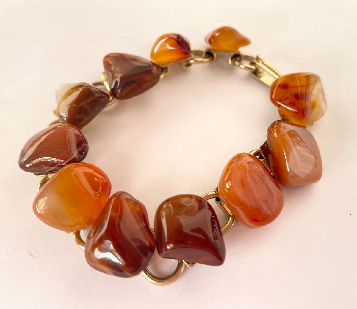 Bracelet - Agate Stones on Gold Coloured Chain #ML1443