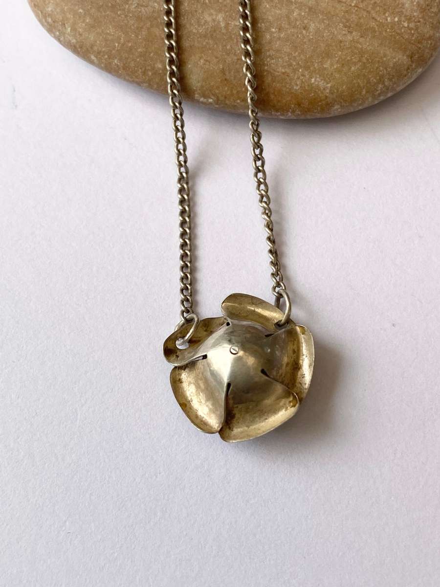 Necklace - Silver Rose Pendant On Silver Chain #ML1622