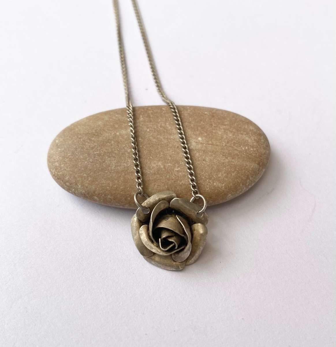 Necklace - Silver Rose Pendant On Silver Chain #ML1622