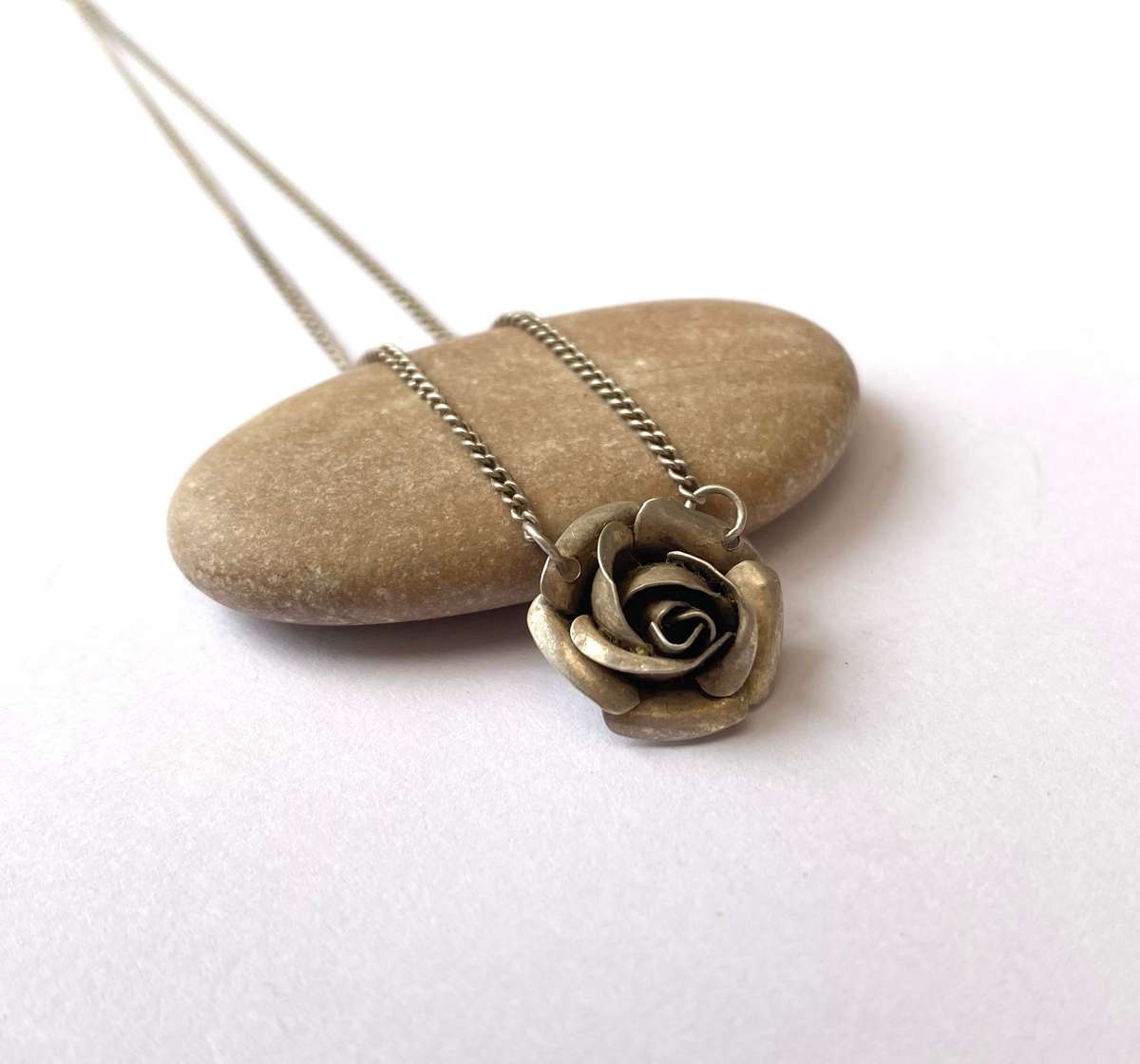 Necklace - Silver Rose Pendant On Silver Chain #ML1622