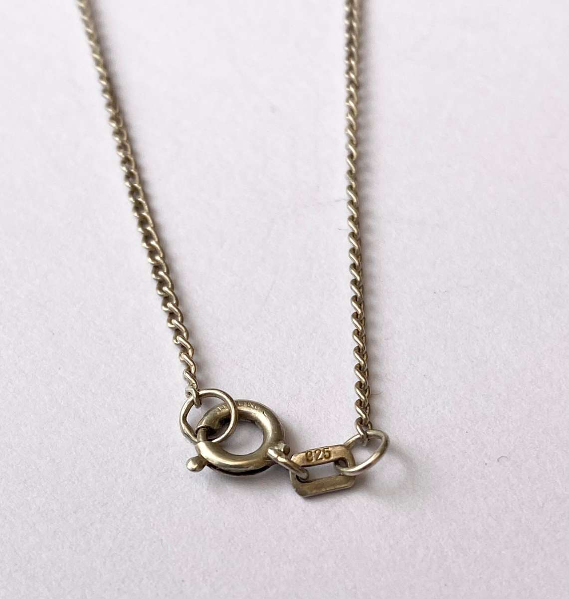 Necklace - Silver Rose Pendant On Silver Chain #ML1622