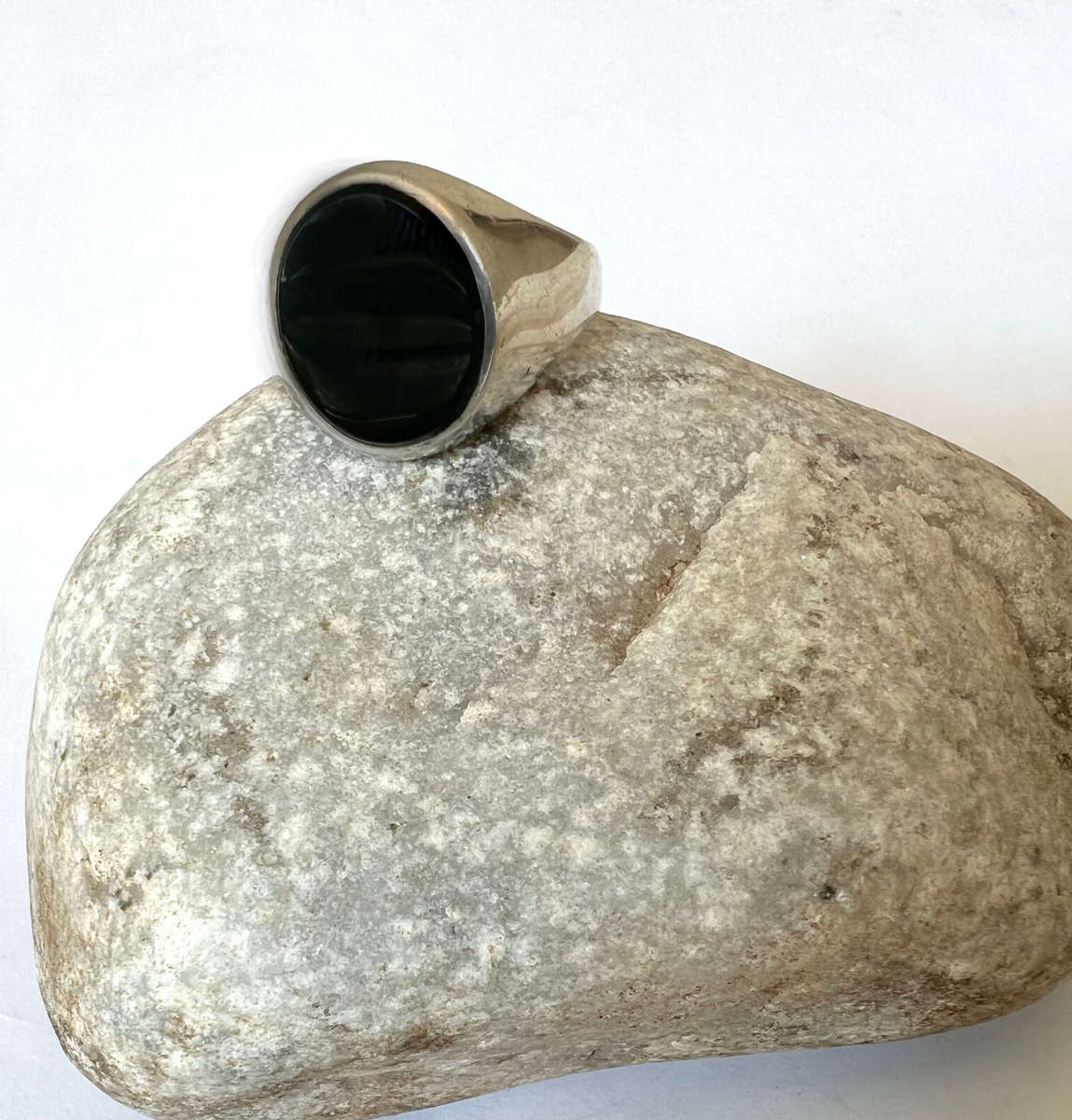 Ring - Silver Ring Stamped. Oval Onyx Stone Size U ML1749