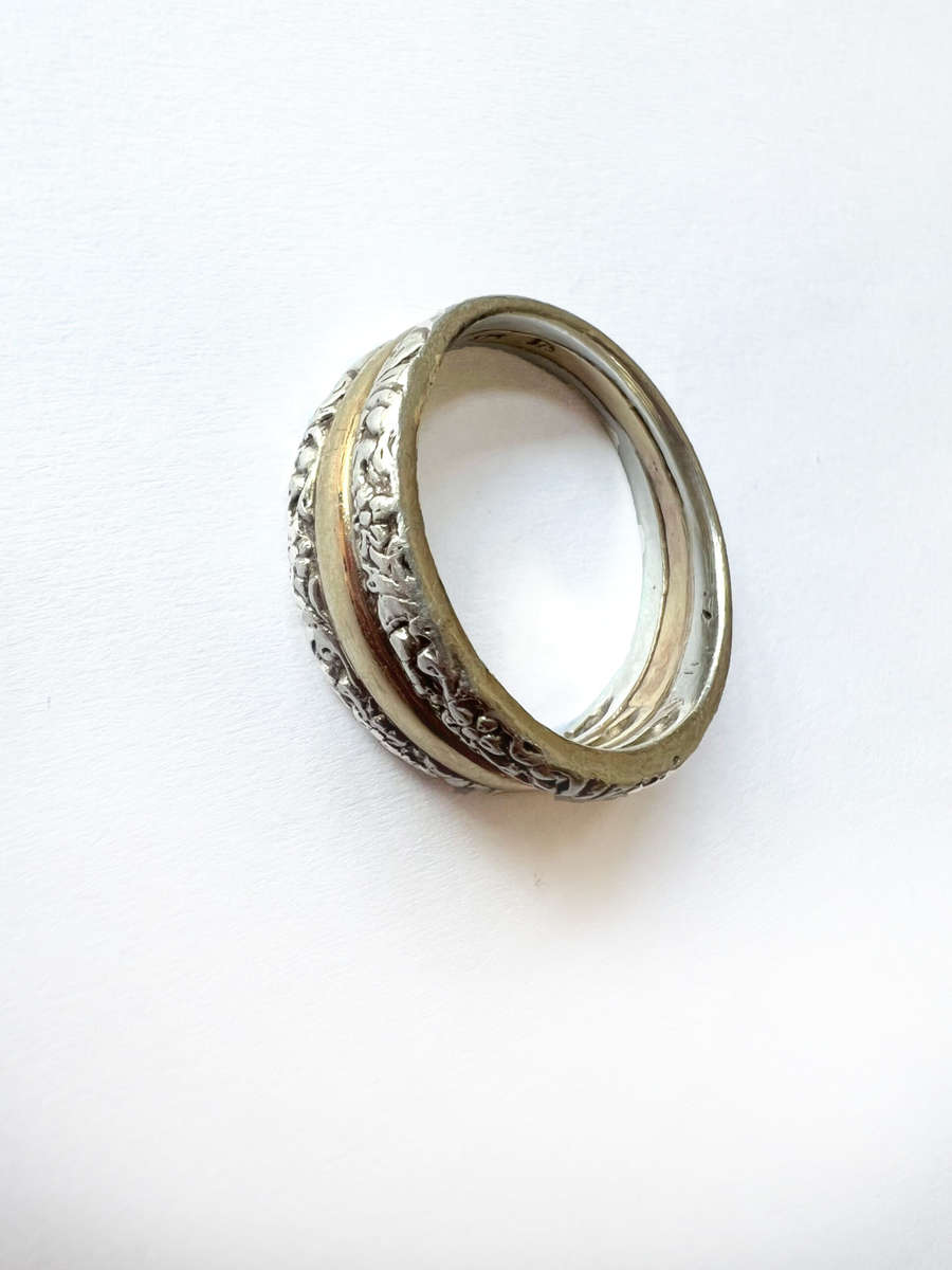 Ring - 925 Silver Frame and 9ct Gold Band in Centre ML1792