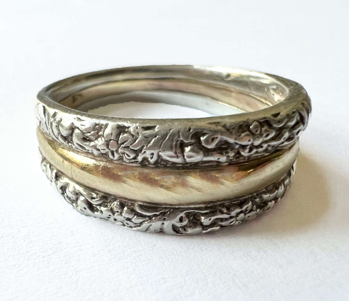 Ring - 925 Silver Frame and 9ct Gold Band in Centre ML1792