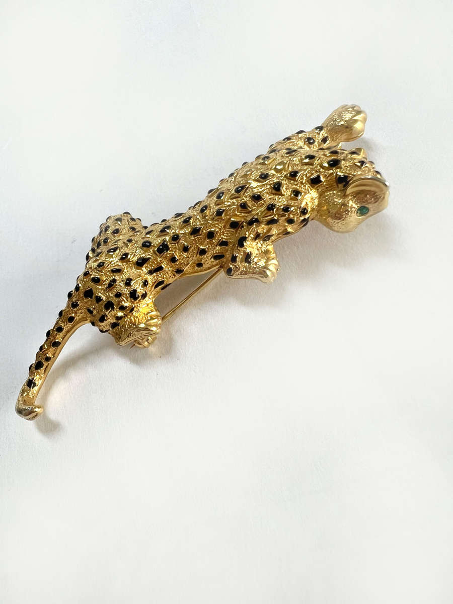 Brooch - 1980 Retro Climbing Leopard Design. Gold Tone with Black Spots. Green Glass Eye ML1881