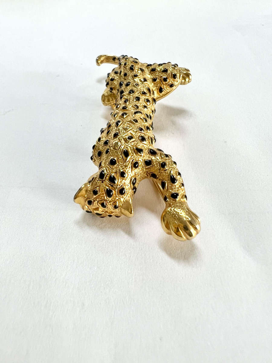 Brooch - 1980 Retro Climbing Leopard Design. Gold Tone with Black Spots. Green Glass Eye ML1881