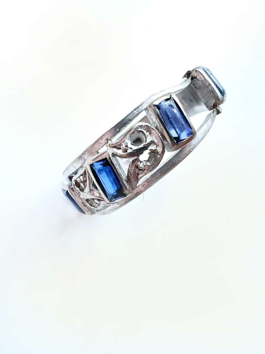 Ring - Vintage 925 Silver with Blue Rectangle and Hollow Floral Pattern ML1912