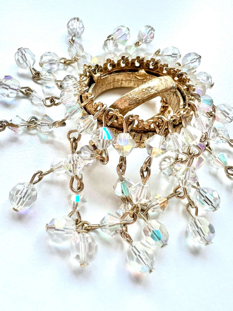 Brooch - Vintage Gold Tone, Circle Dangle Chandelier Design ML1916