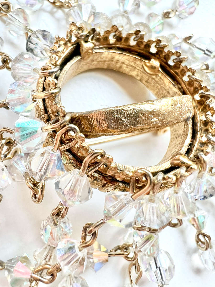 Brooch - Vintage Gold Tone, Circle Dangle Chandelier Design ML1916