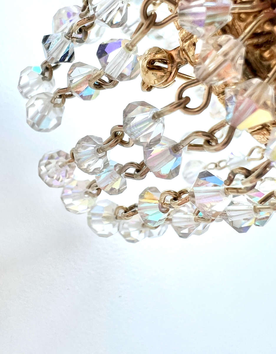 Brooch - Vintage Gold Tone, Circle Dangle Chandelier Design ML1916