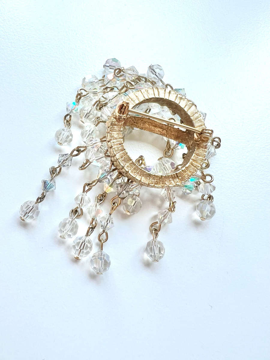 Brooch - Vintage Gold Tone, Circle Dangle Chandelier Design ML1916