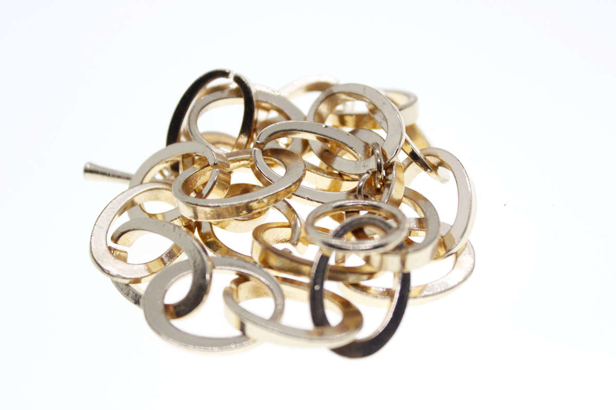 Necklace - Vintage Gold Tone Long Hoop Style Necklace with T-Bar Clasp - ML2557