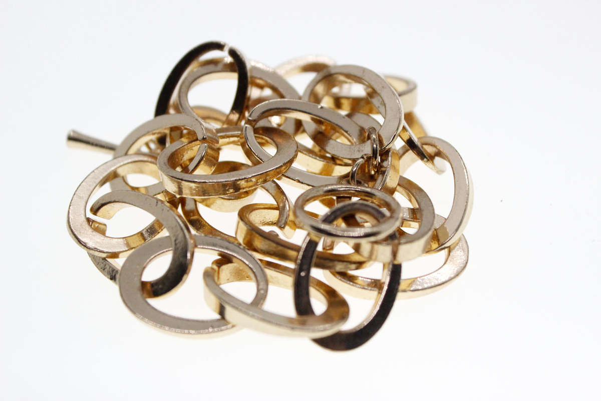 Necklace - Vintage Gold Tone Long Hoop Style Necklace with T-Bar Clasp - ML2557