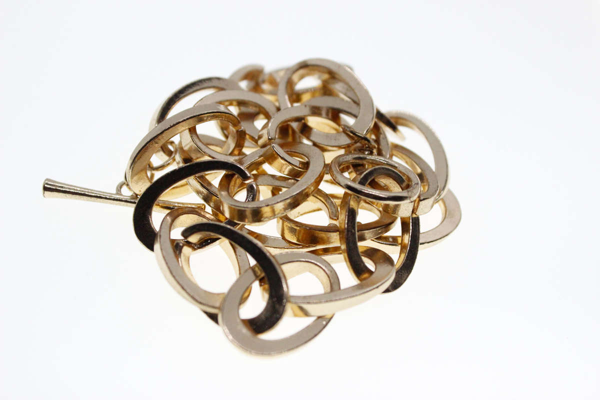 Necklace - Vintage Gold Tone Long Hoop Style Necklace with T-Bar Clasp - ML2557