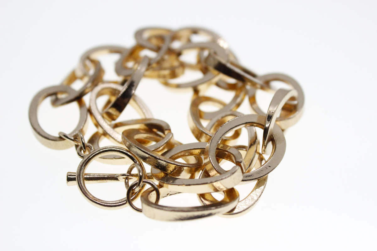 Necklace - Vintage Gold Tone Long Hoop Style Necklace with T-Bar Clasp - ML2557