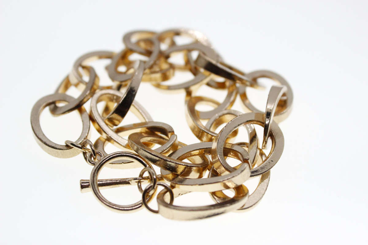 Necklace - Vintage Gold Tone Long Hoop Style Necklace with T-Bar Clasp - ML2557