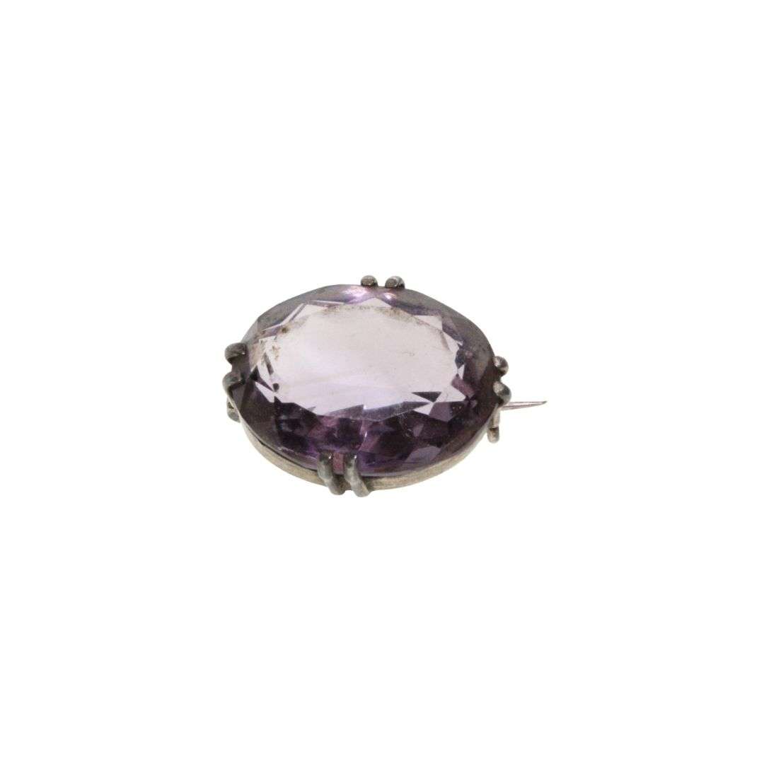 Brooch - Silver Tone & Amethyst Vintage Pin Brooch. Oval Shape on Claws - ML3310