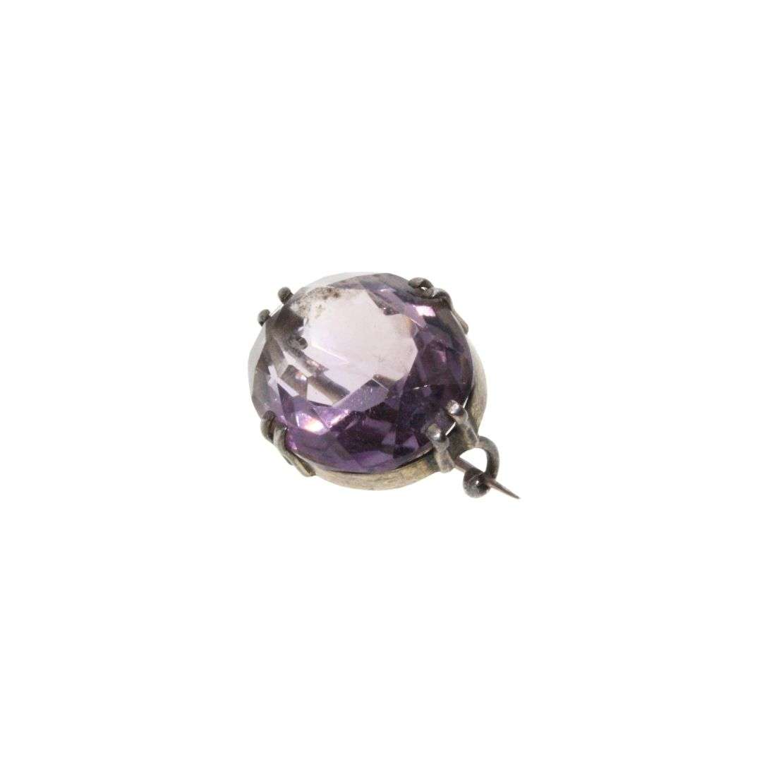 Brooch - Silver Tone & Amethyst Vintage Pin Brooch. Oval Shape on Claws - ML3310