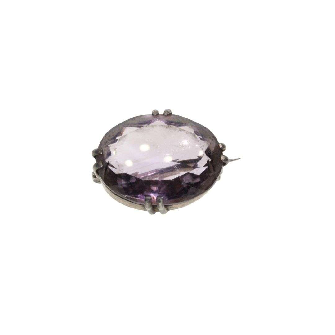 Brooch - Silver Tone & Amethyst Vintage Pin Brooch. Oval Shape on Claws - ML3310