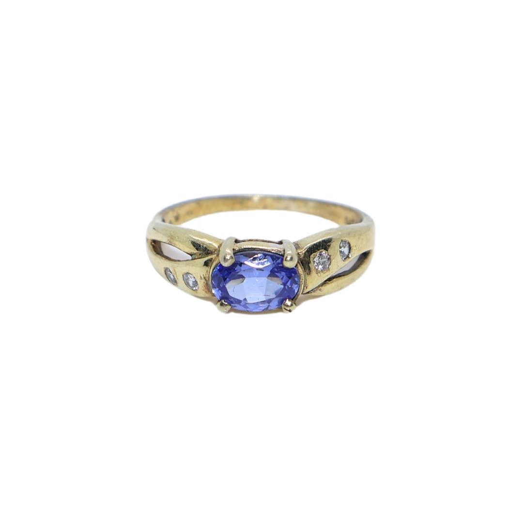 Ring - Silver Gilt ring centre blue stone 2 clear stones on both sides of band - ML3613