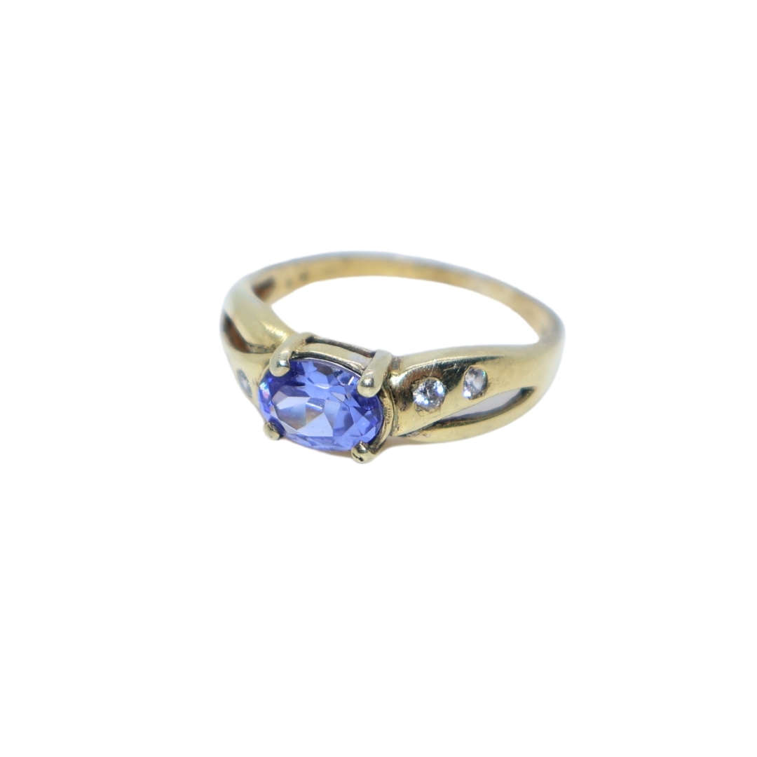 Ring - Silver Gilt ring centre blue stone 2 clear stones on both sides of band - ML3613