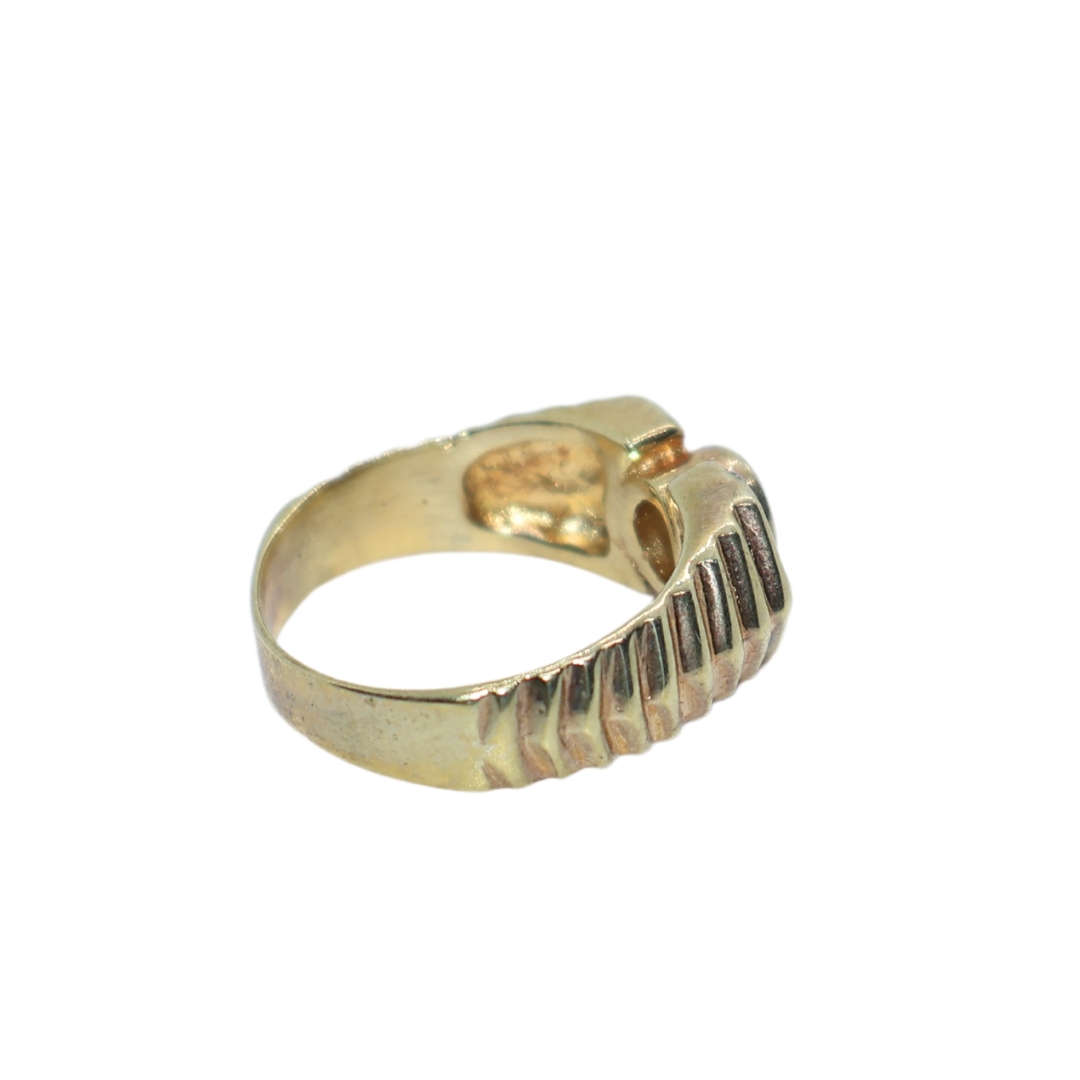 Ring - Silver Gilt.  Patterned band/ centre clear stone small clear stones on either side - ML3639