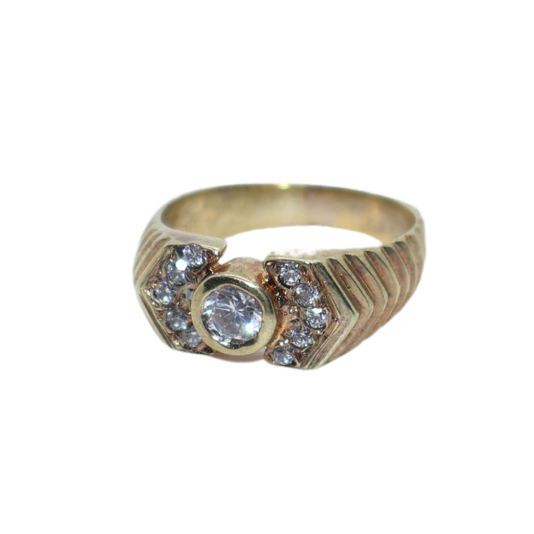 Ring - Silver Gilt.  Patterned band/ centre clear stone small clear stones on either side - ML3639