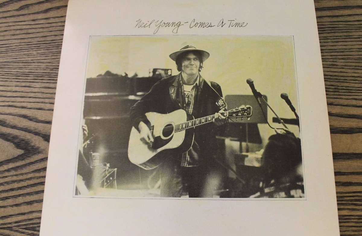 Neil Young - Comes A Time (VG/VG+)