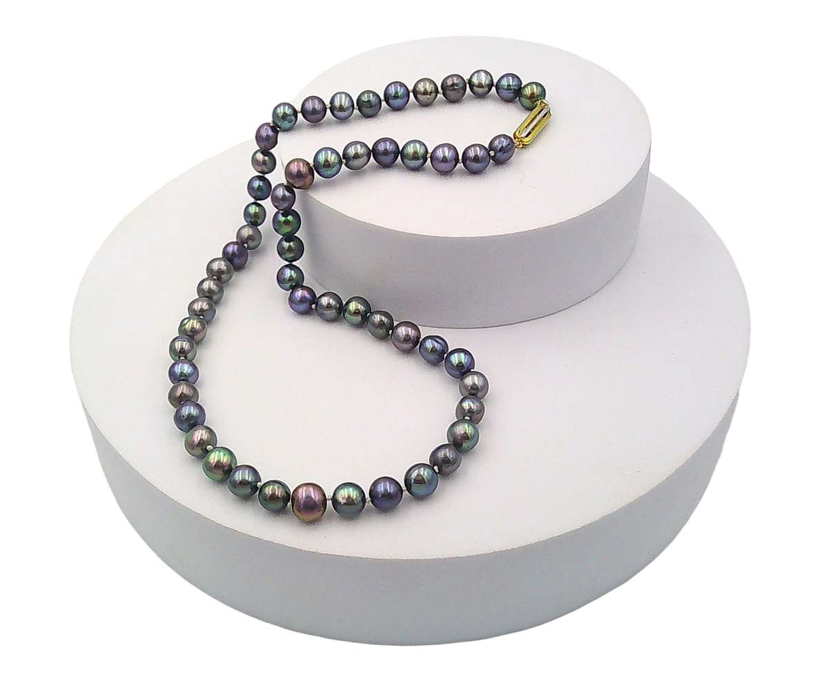 Cultured pearl necklace