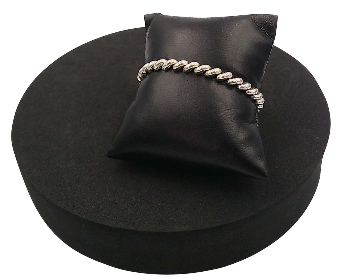 Fancy rivet bracelet