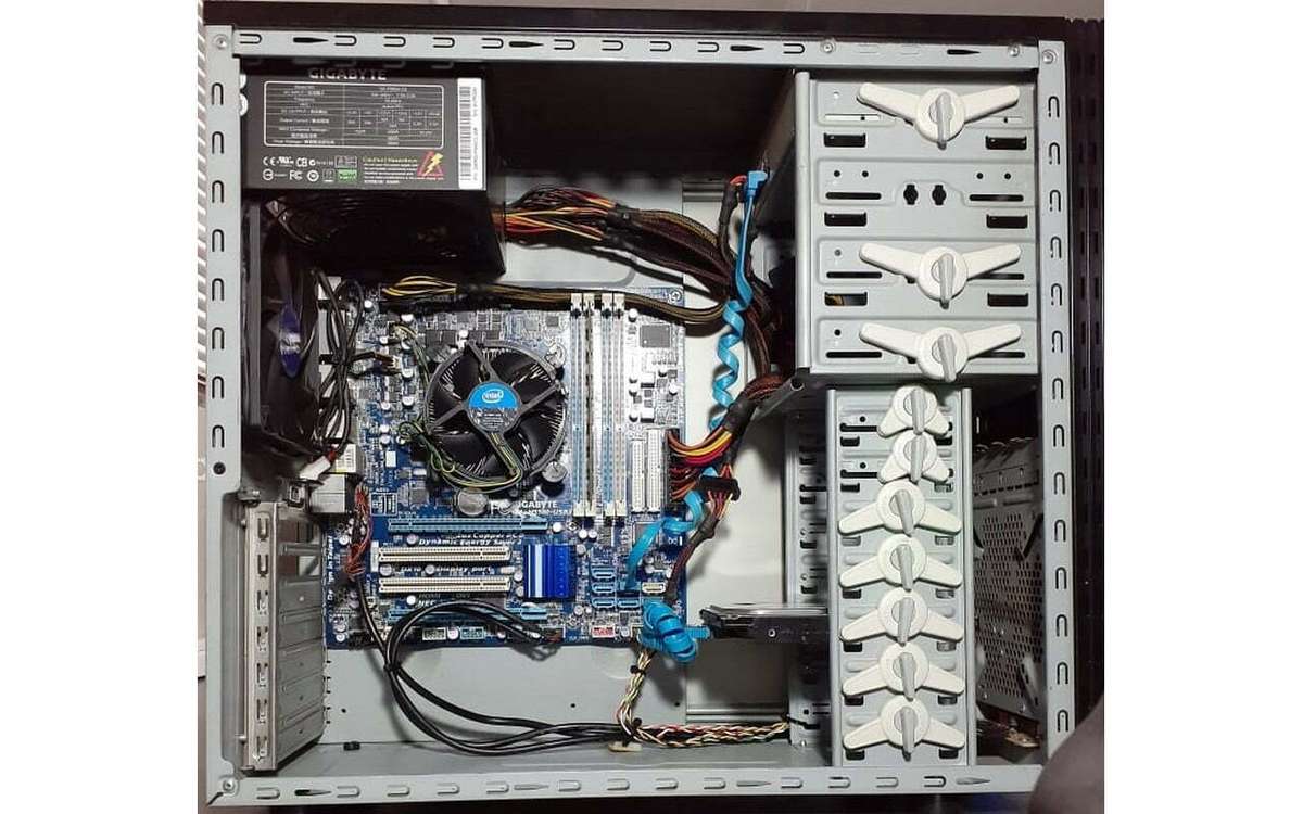 Intel core i5-650 @ 3.2ghz | 4GB DDR3  | 500gb HDD | Windows 7 Ultimate