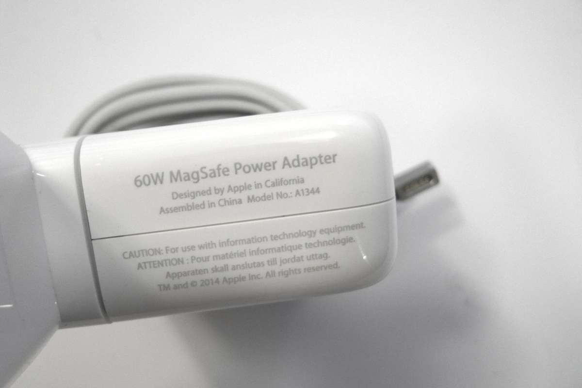 Apple 60W MagSafe Power Adapter A1344