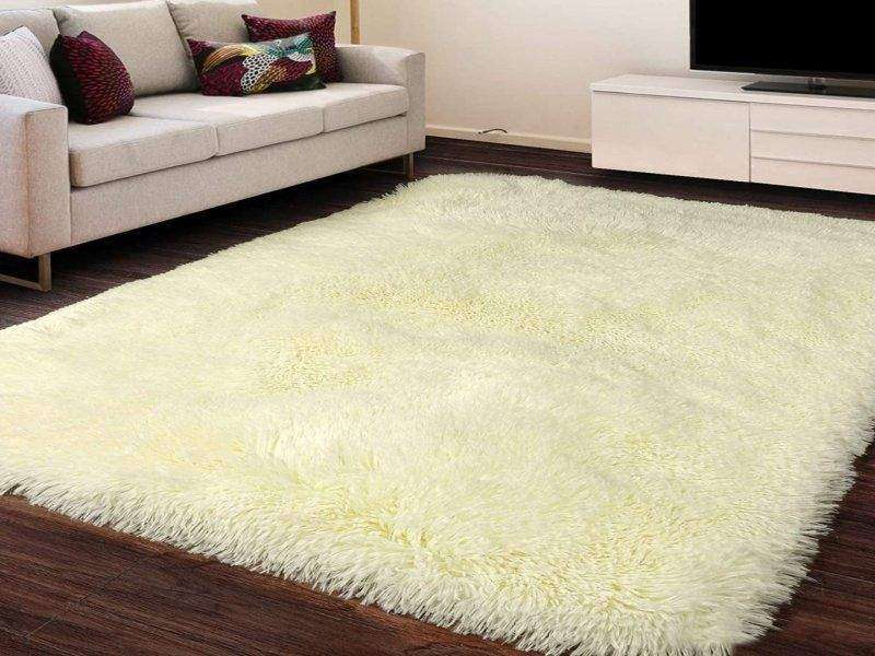 SMTE 200 x 150 White/Cream Fluffy Carpet with keychain