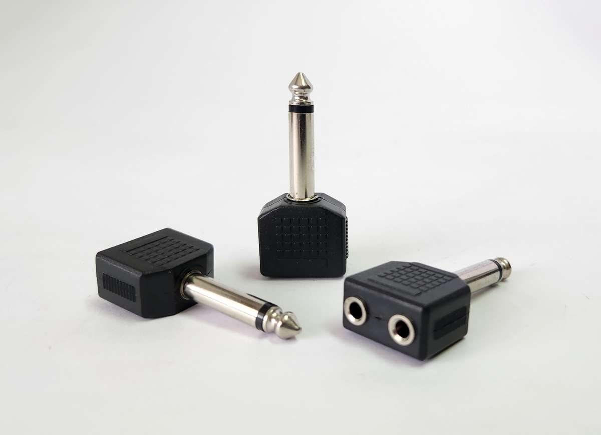 Adaptor 6.3mm Mono (Male) to 2 x 3.5mm Stereo (Female)