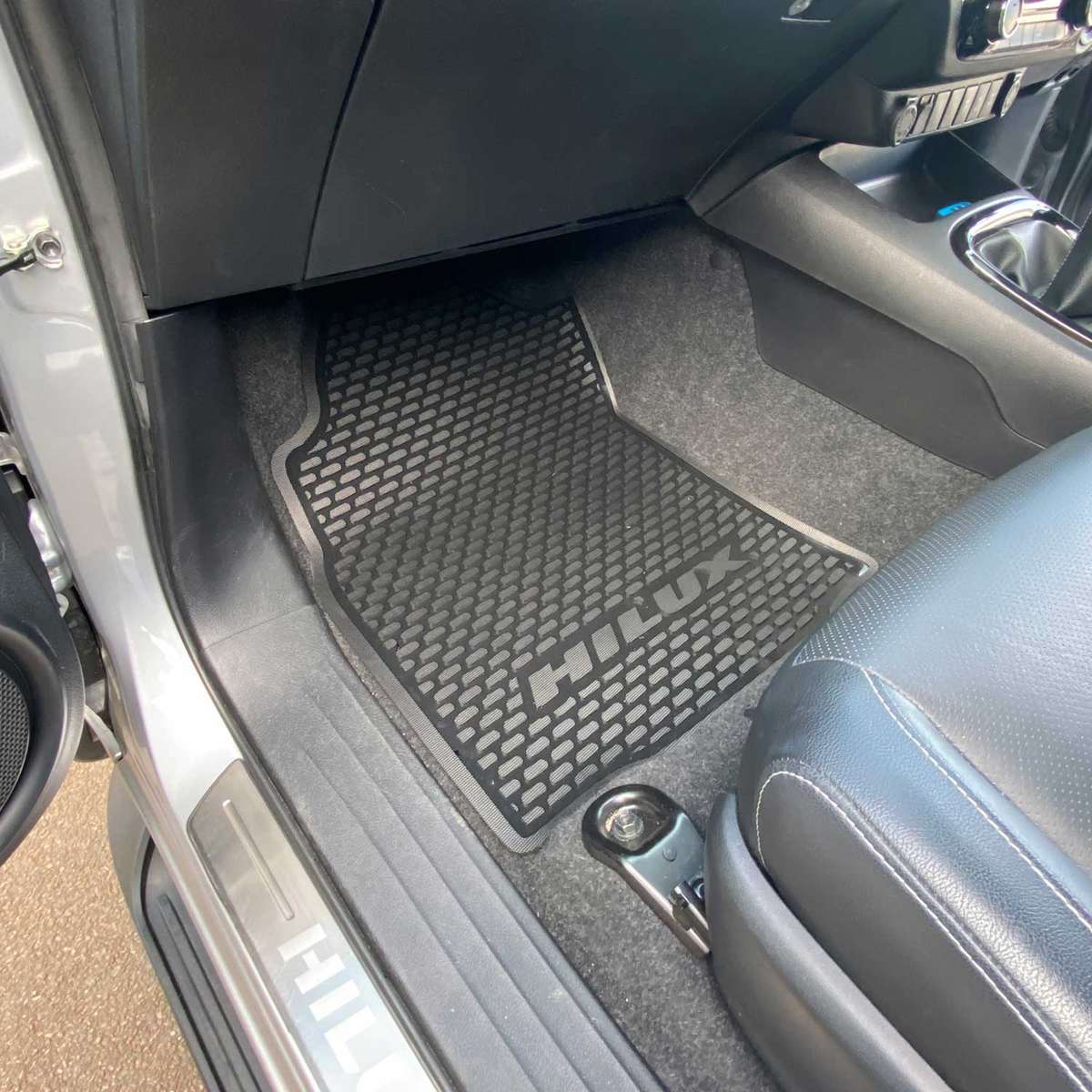 Toyota Hilux GD6 Extra Cab Interior Set