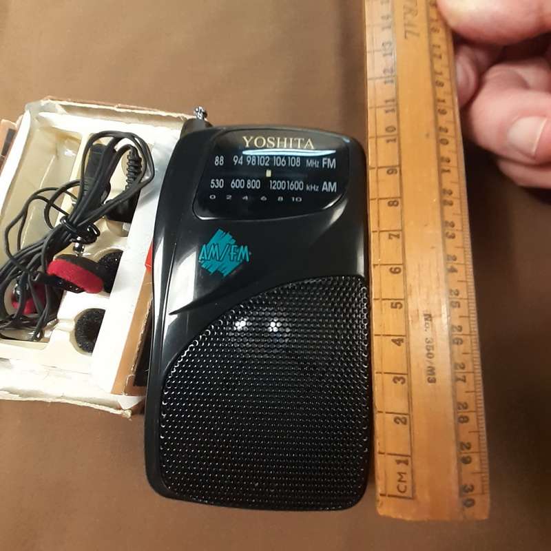 Portable FM/AM Radio Yoshita vintage, with belt clip