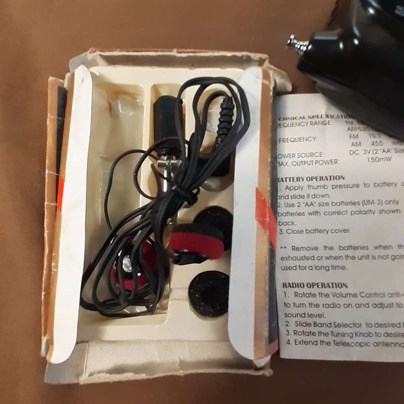 Portable FM/AM Radio Yoshita vintage, with belt clip