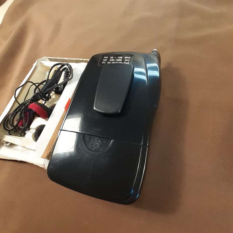Portable FM/AM Radio Yoshita vintage, with belt clip