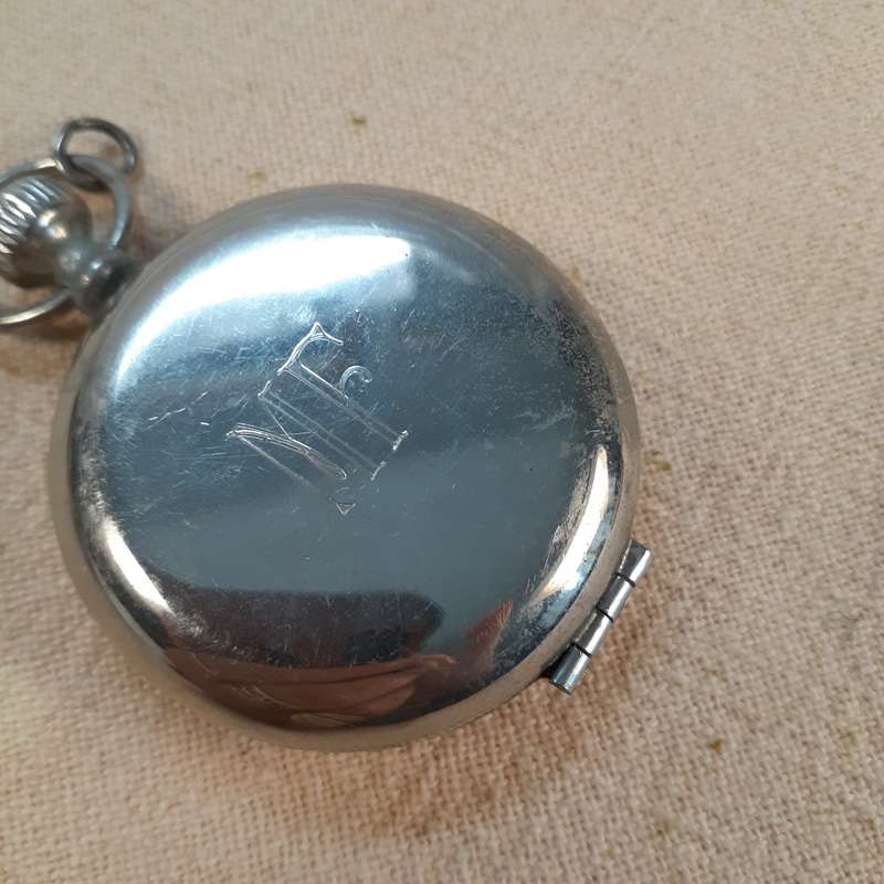 Powder Compact Este Lauder Pocket Watch style 1950's