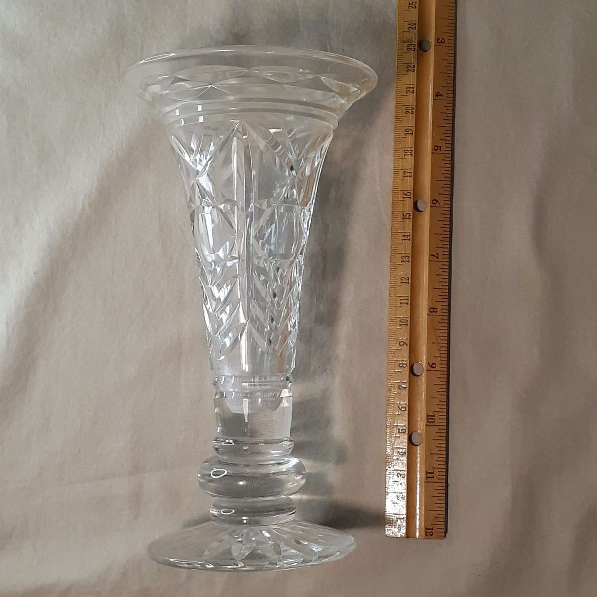 Lead Crystal hand cut glass vase - Vintage