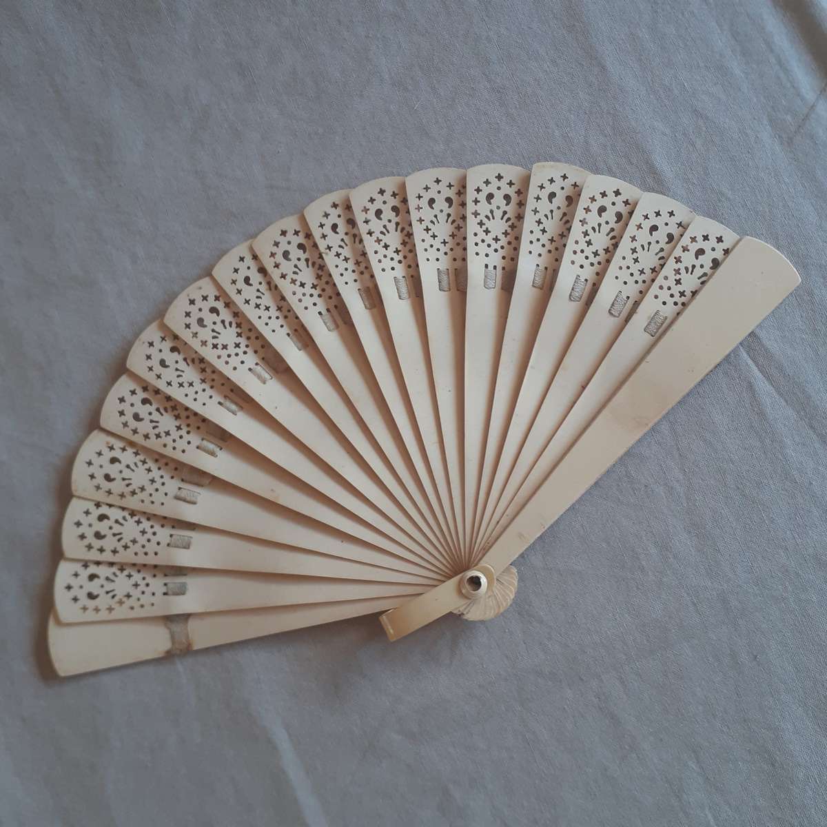 Hand fan - Art deco celuloid fan - 13 cms