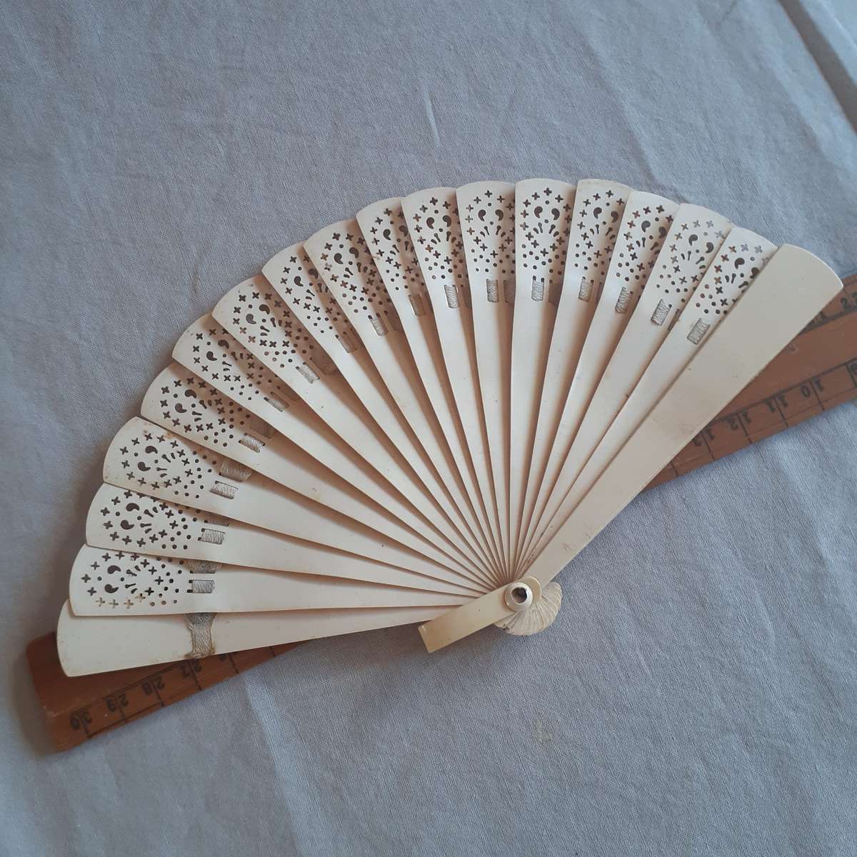 Hand fan - Art deco celuloid fan - 13 cms